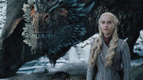 Daenerys se svým drakem, Drogonem