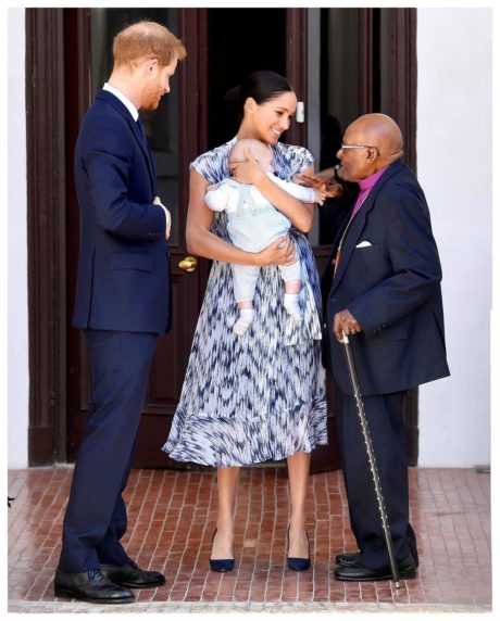 Princ Harry s vévodkyní Meghan a synem Archiem navštěvují arcibiskupa Desmonda Tutua