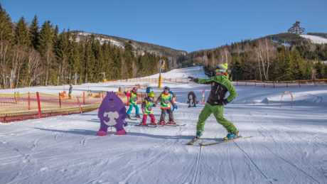 Foto: První lyžařské začátky si děti osvojí v lyžařské školičce, kde vyškolení instruktoři vaše děti naučí lyžovat.