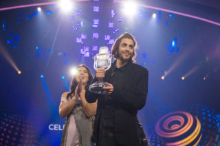 Eurovizi vyhrálo poprvé v&nbsp;historii Portugalsko! Zpěvák zaujal svým projevem. VIDEO
