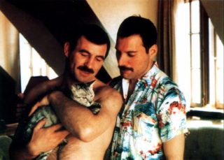 GALERIE: Vzácné fotky Freddieho Mercuryho a&nbsp;jeho lásky! Jim s&nbsp;ním byl do poslední chvíle