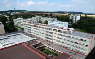 Výbuch otřásl armádními prostory ve Vyškově, na&nbsp;místě je jeden mrtvý