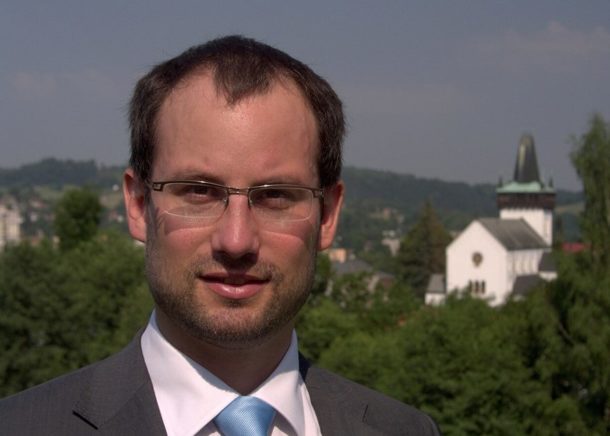 Tomio Okamura svými výroky o&nbsp;táboře v&nbsp;Letech překročil všechny meze, řekl v&nbsp;Pressklubu Jan Farský