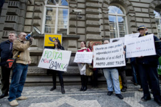 Přijdou včas dárky? Zaměstnanci České pošty budou před Vánoci stávkovat, chtějí přidat!