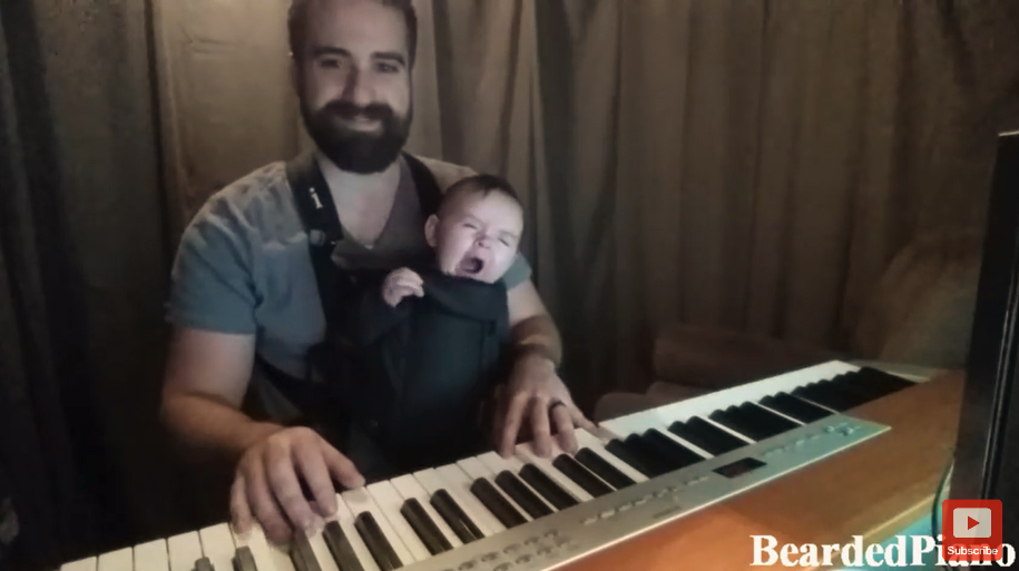VIDEO: Stačilo pár tónů a jeho neklidný syn ve vteřině usnul!