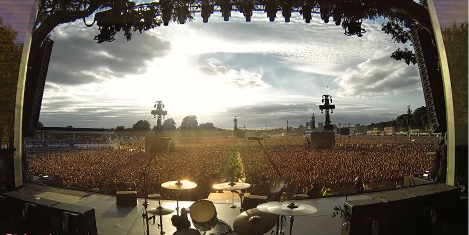 VIDEO: 65 tisíc lidí zpívá Bohemian Rhapsody od Queen. Zážitek, ze kterého budete mít husí kůži
