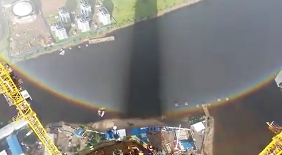 Fascinující přírodní úkaz! VIDEO jeřábníka je hitem internetu