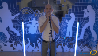 Jak si se slavným hitem Hallelujah poradil Ladislav Bubnár? Poslechněte si cover verzi, kterou zazpíval pro&nbsp;Frekvenci 1