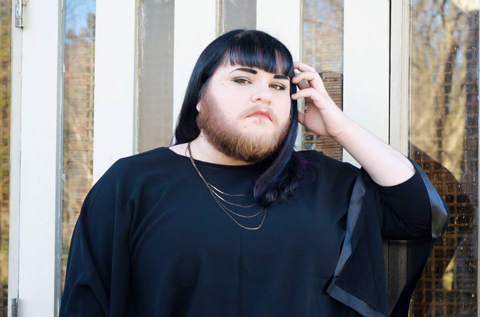 GALERIE: To je odvaha! Dívka si přestala holit vousy, které jí rostou kvůli nemoci