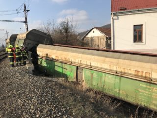 V pražském Radotíně vykolejilo 20 vagonů. Zraněn je jeden muž