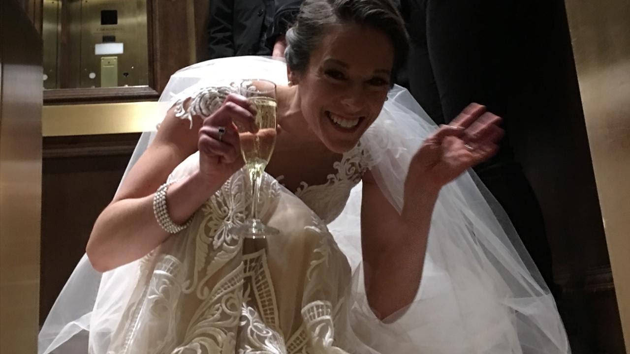 Nevěsta málem nestihla vlastní veselku, zasekla se ve výtahu