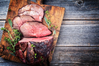 Babicovy recepty: Dančí kýta na&nbsp;víně s pomerančem a&nbsp;sladké placky se sušeným ovocem