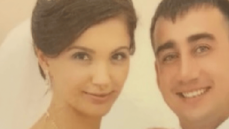 Žena trpí ztrátou krátkodobé paměti. Každý den znovu zjišťuje, že ji manžel opustil