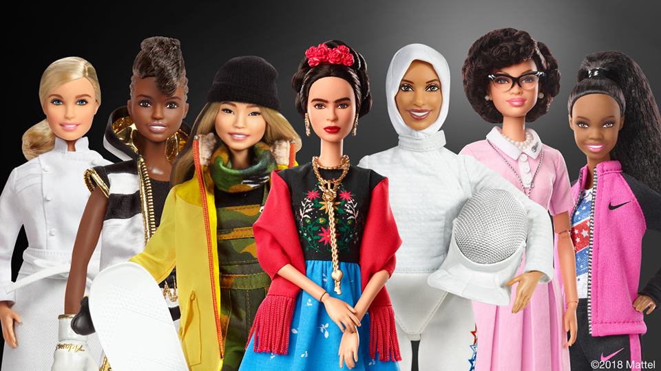 Muslimská šermířka a&nbsp;Frida. Ženy dostaly k&nbsp;MDŽ nové panenky Barbie