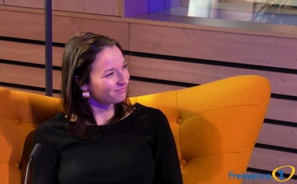 K tetování mám sklon, brzdí mě jen herectví, řekla Berenika Kohoutová v&nbsp;pořadu Host Frekvence 1