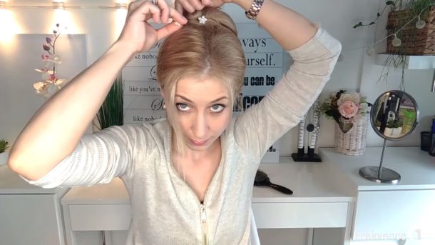 Hairstyle s&nbsp;Ellie: Chystáte se za kulturou? Zkuste náš elegantní drdol!