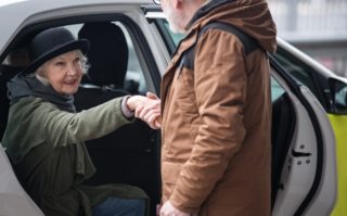 Důchodce bude vozit na&nbsp;nákupy expres za 20 korun. O&nbsp;službu je velký zájem