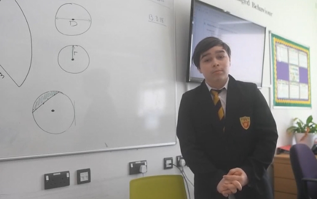 Chlapci (12) naměřili vyšší IQ než Einsteinovi nebo Hawkingovi