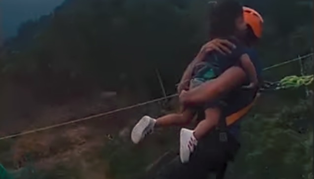 Drama v 60 metrech! Otec skočil bungee jumping s dcerou (2). VIDEO