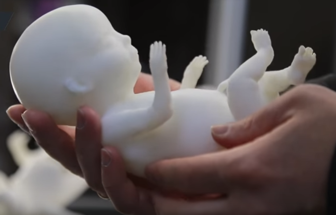 Už nemusíte čekat do porodu: Firma tiskne nenarozená miminka na 3D tiskárně!