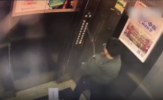 Chlapec pomočil tlačítka ve výtahu: Nakonec v&nbsp;něm zůstal uvězněný! VIDEO