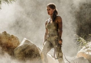 Lara Croft je špatná, má malá prsa! Kontroverzní recenze spustila lavinu kritiky