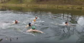 Otužilci z&nbsp;Česka i&nbsp;Slovenska si užili vodu v&nbsp;Moravě
