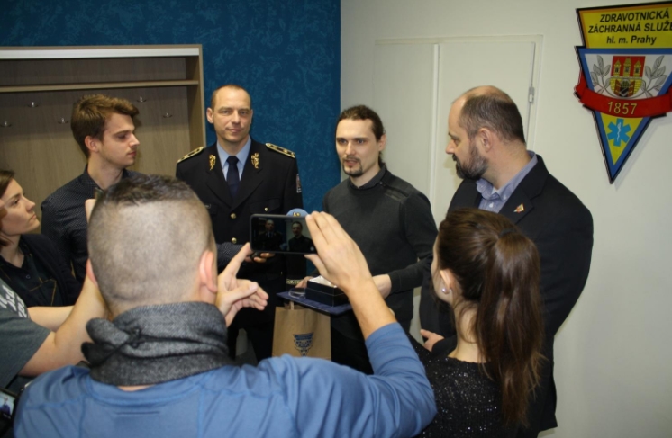 Matka nechala šestitýdenní dítě venku. Hrozí jí až 20 let vězení