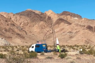 VIDEO: Je Země placatá? Muž to chtěl zjistit ve vlastní raketě