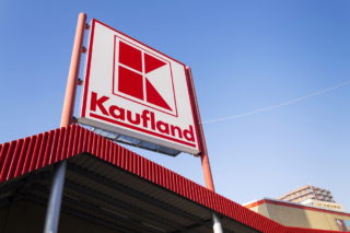 Kaufland řeší potíže s&nbsp;pokladnami. Uzavřel desítky poboček
