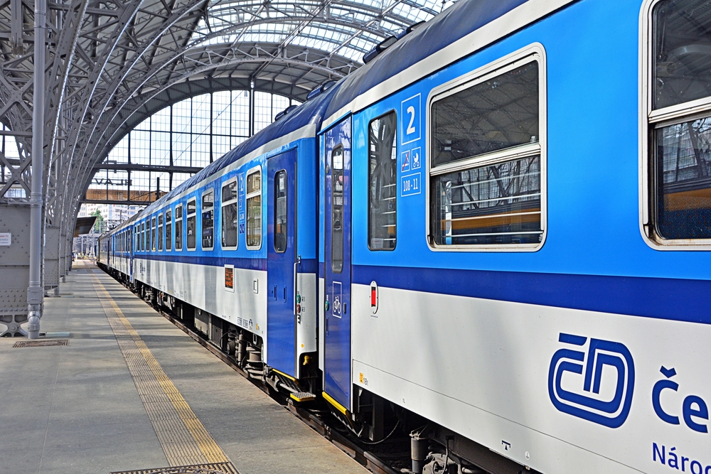 Studenti a&nbsp;důchodci by měli získat slevu 75% z&nbsp;jízdného. ANKETA