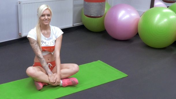 Supr tělo za minutu: Posilte tricepsy a&nbsp;svaly na&nbsp;nohou