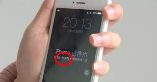 Maminka chtěla syna (2) zabavit mobilem: Ten jí ho zablokoval na&nbsp;48 let!