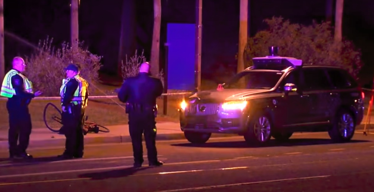 Policie zveřejnila VIDEO ze smrtelné nehody samořízeného auta