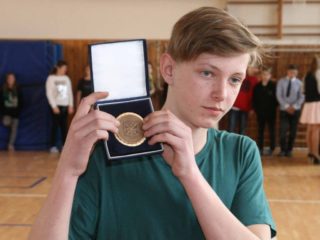 15letý chlapec zachránil svou kamarádku. Od policie dostal ocenění