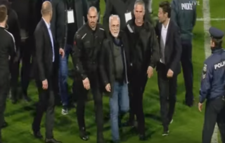 VIDEO: Majitel fotbalového klubu si došel pro&nbsp;rozhodčího s&nbsp;pistolí