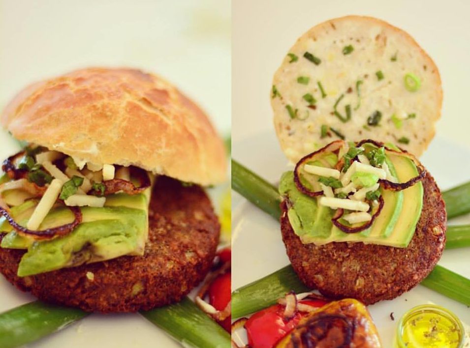Je libo cheesebrouka? Supermarket láká zákazníky na&nbsp;hmyzí burgery