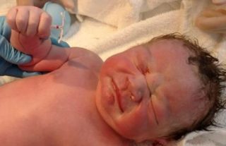 Žena otěhotněla i&nbsp;s&nbsp;nitroděložním tělískem! Internet válcuje poporodní FOTO