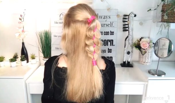 Hairstyle s&nbsp;Ellie: Toužíte po&nbsp;roztomilé eleganci? Vyzkoušejte stužkový culík