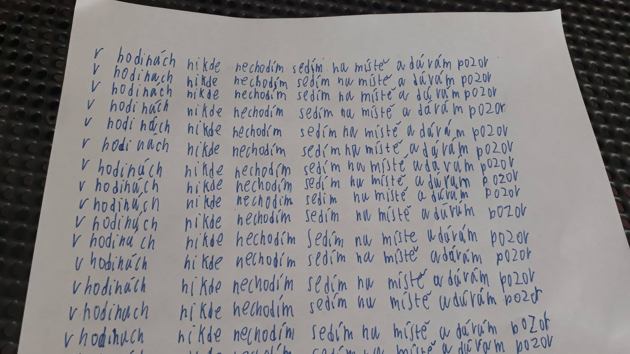 Dávám pozor! Žák musel opsat větu padesátkrát, škola sklidila kritiku