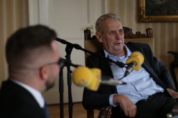 VIDEO: Obávejte se politiků, kteří reagují zkratkovitě, řekl v&nbsp;Press klubu Miloš Zeman