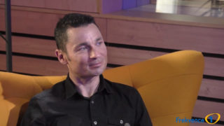 Jezdit na&nbsp;kole bez přilby je úplná blbost, řekl v&nbsp;pořadu Host Frekvence 1 Jiří Ježek