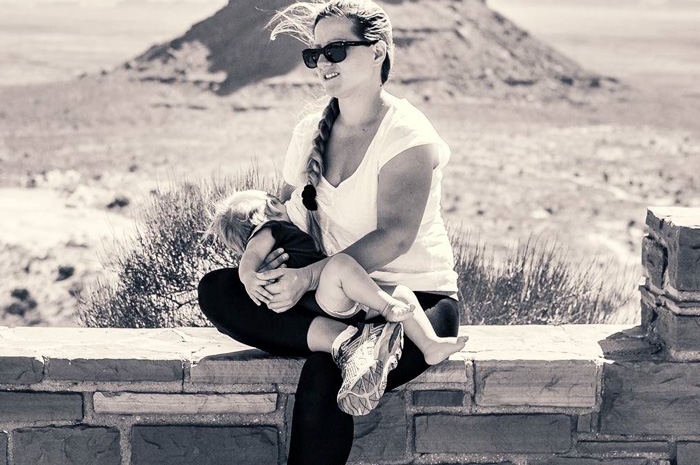 Muž vynadal ženě, že kojí na&nbsp;veřejnosti. Okamžitě toho litoval