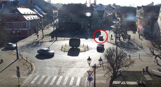 VIDEO: Řidička srazila v&nbsp;Žatci chodkyni. Ta se zvedla a&nbsp;odešla