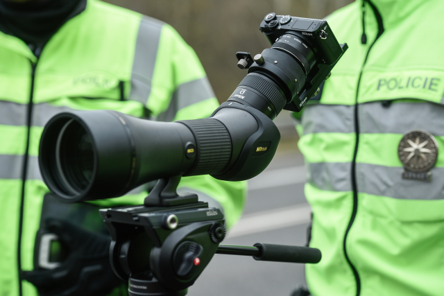 Policie bude kontrolovat, zda řidiči za jízdy netelefonují