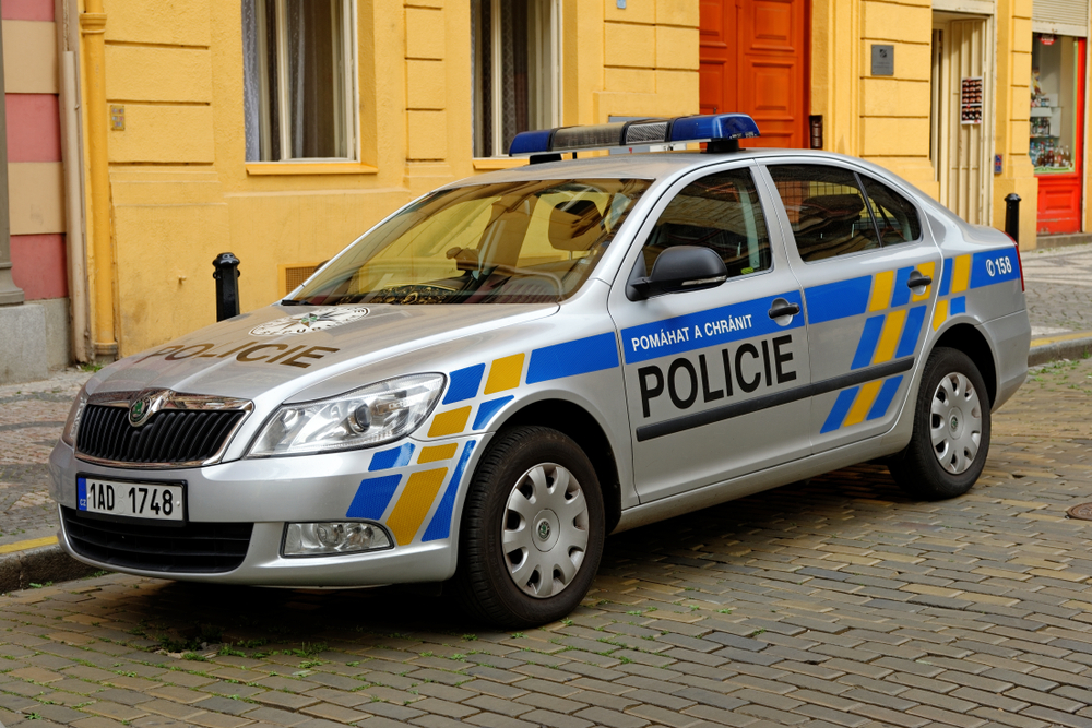 Policisté obvinili šest cizinců ze znásilnění turistky v Praze