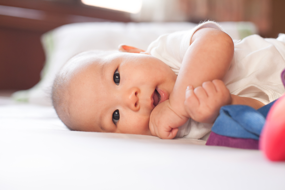 Chlapec se narodil 4 roky po&nbsp;smrti rodičů! Vychovají ho prarodiče