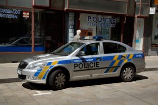 Žalobce obvinil pět lidí a&nbsp;firmu kvůli zakázkám v&nbsp;nemocnicích