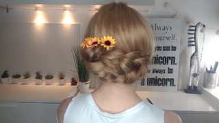 Hairstyle s&nbsp;Ellie: Hledáte praktický jarní účes? Vyzkoušejte široký gumičkový cop!