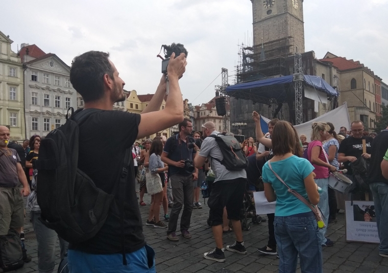 Demonstranti v centru Prahy protestovali proti Babišovi